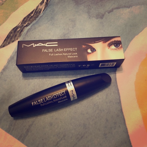 MAC False Lash Effect Mascara - Picture 1 of 2